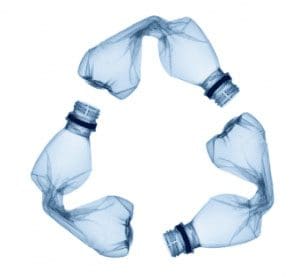 PET-Flaschen als Symbol für einen nachhaltigen Flaschen-Kreislauf.
